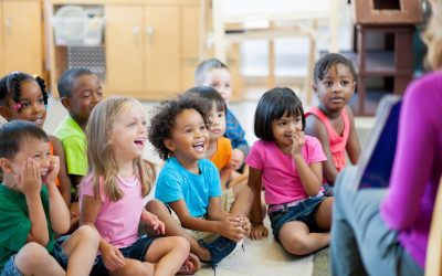 Des jouets aux outils d’apprentissage : comment la ludopédagogie transforme la formation en petite enfance